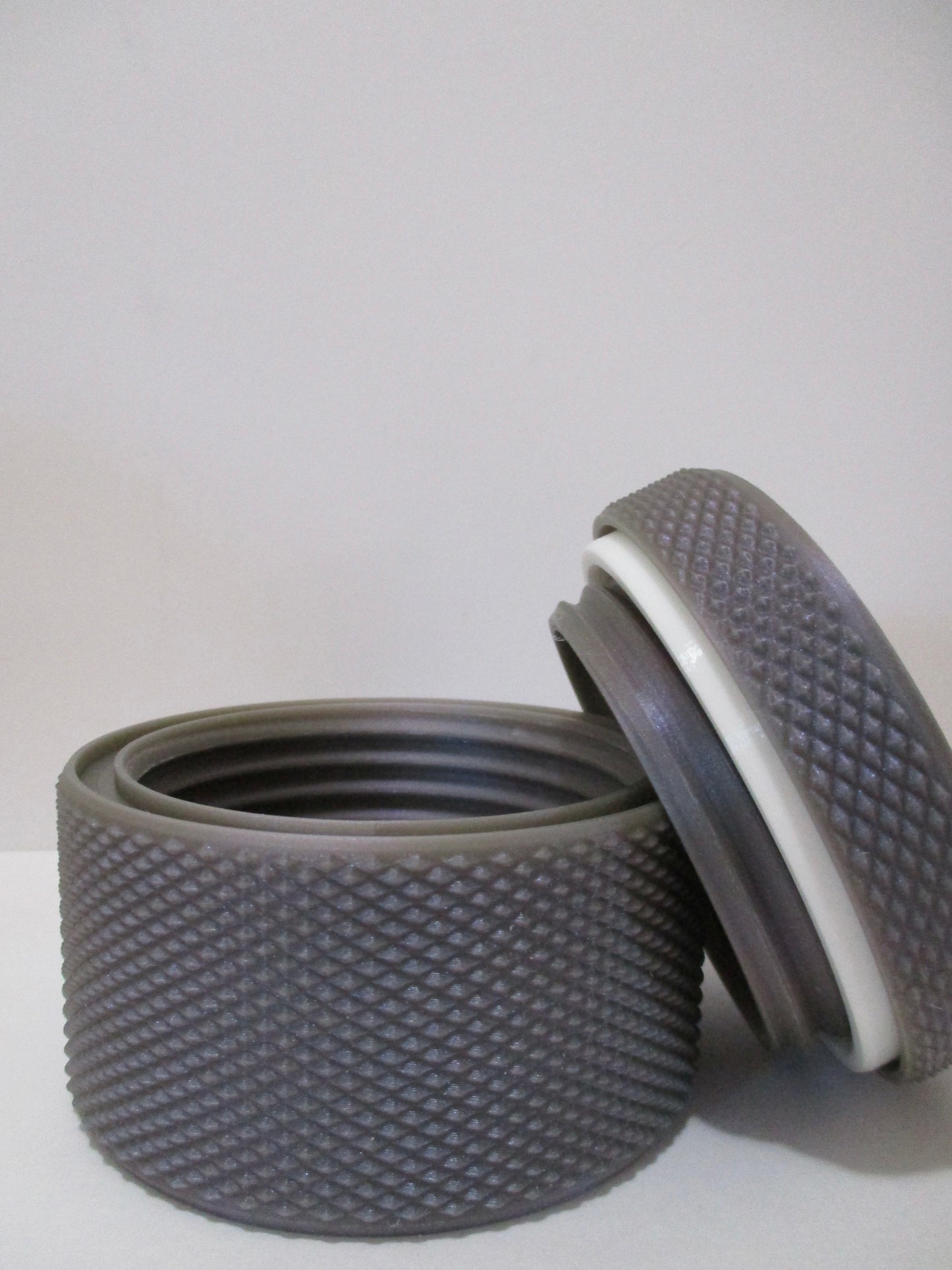 Threaded jar