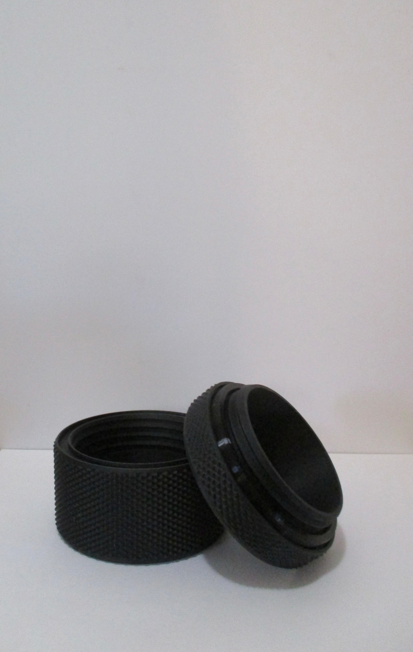 Threaded jar